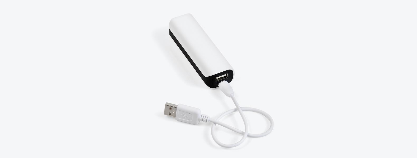 Carregador portátil USB em Plástico ABS para celular/smartphone/tablet com embalagem. Acompanha cabo USB para carregar e manual em Português. Capacidade: 1.800mAh.