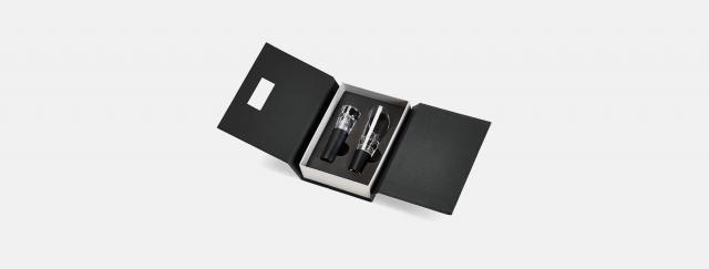 kit-para-vinho-com-caixa-em-papelao-rigido-preto-3-pcs