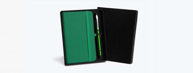 caderneta-para-anotacoes-com-caneta-verde
